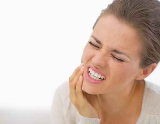 牙痛大多由牙龈炎和牙周炎,龋齿(蛀牙)或折裂牙而导致牙髓(牙神经)